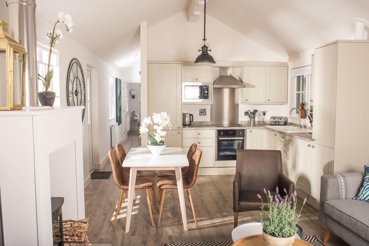 The Lakes Rookley Экстерьер фото The interior of a typical cottage at The Old School