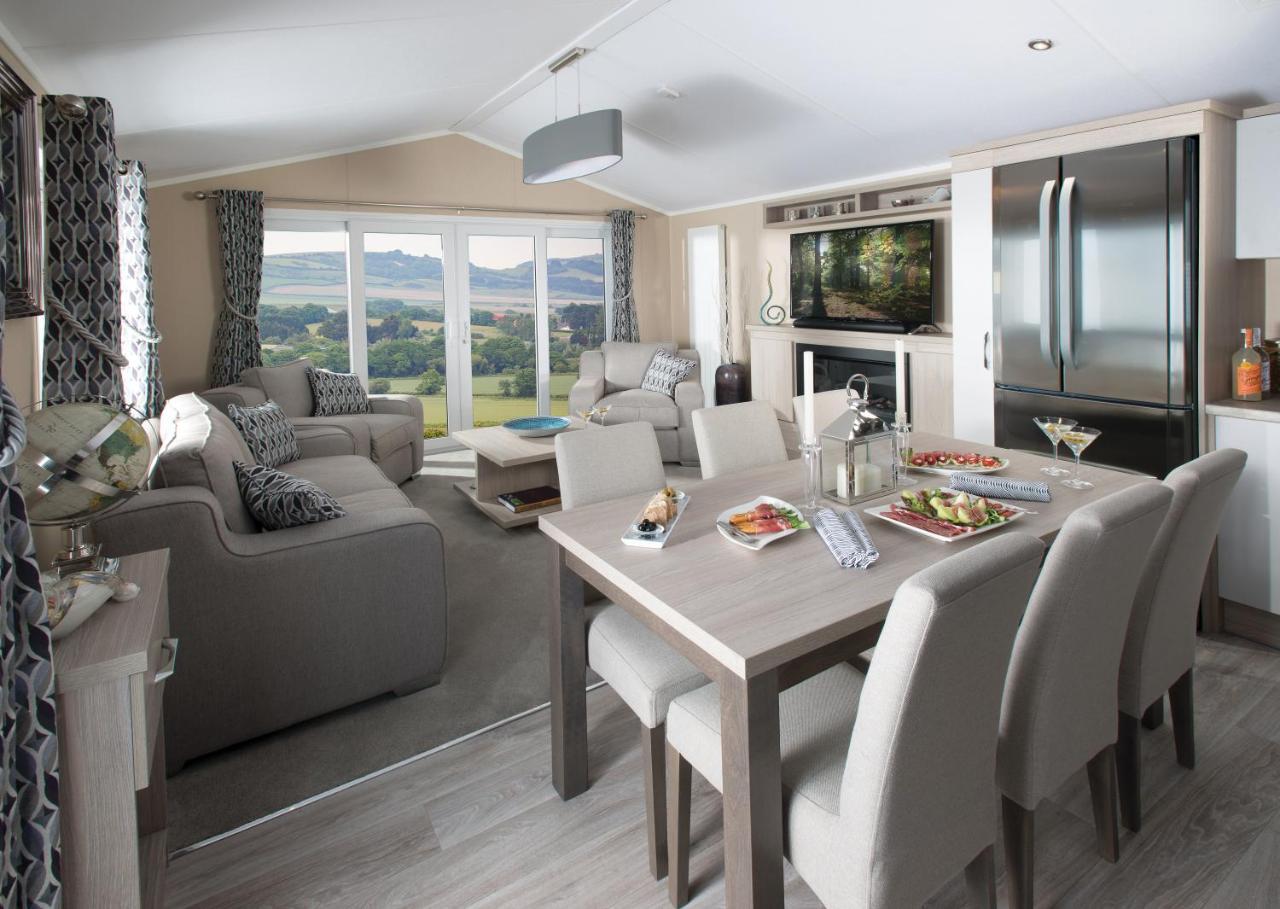 The Lakes Rookley Экстерьер фото Interior of a static